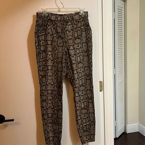 HUE Animal Print jeggings